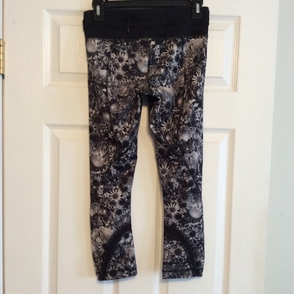 Lululemon run inspire II cropped b&w floral athletic exercise leggings size 4 - Picture 6 of 11